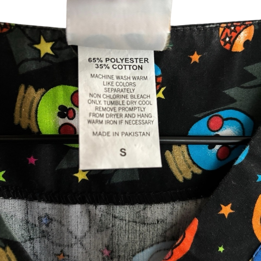 UA Christmas Light Bulbs V-Neck Scrub Top Women’s Size Small - Picture 3 of 13